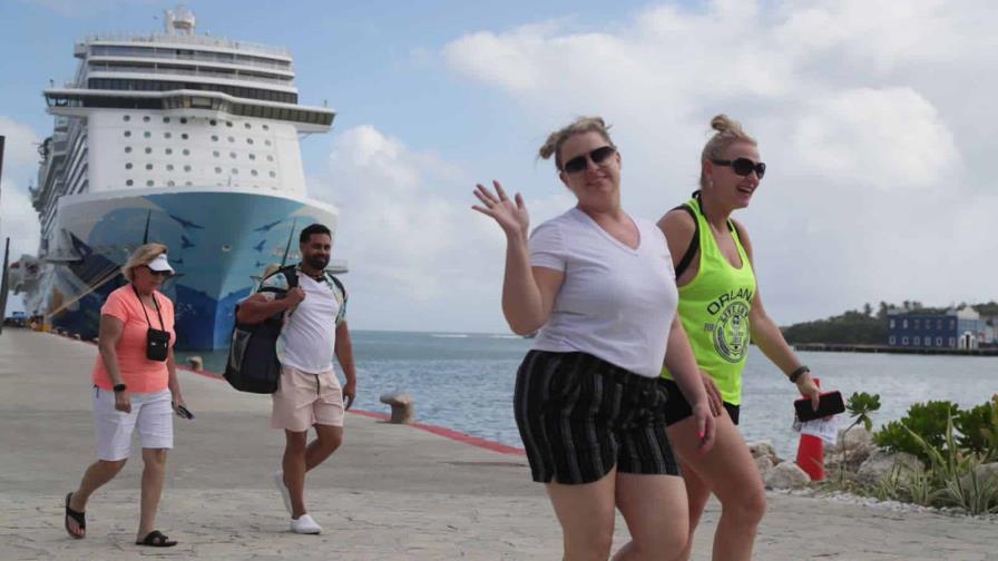 Salen vía aérea los primeros 240 turistas del barco varado en Puerto Plata