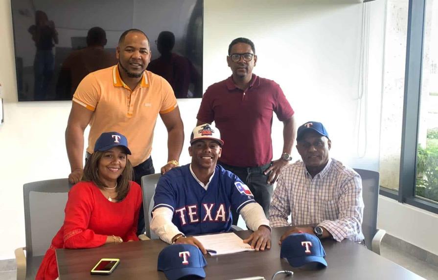 Rangers de Texas firman a Wady Mendez, de la academia de Edwin Encarnación