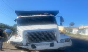 Ocupan 119 pacas de presunta marihuana camuflada en carga de arena en Montecristi