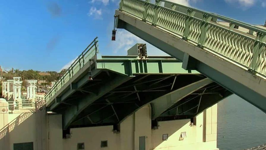 Operadora de un puente levadizo en Florida es acusada de una caída mortal