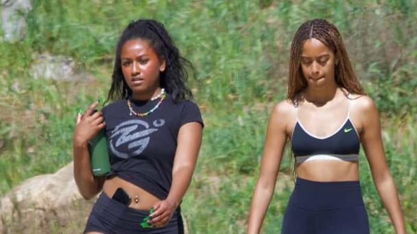 Captan a las hijas de Barack Obama haciendo ejercicios en Los Ángeles