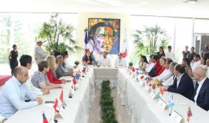 Más de 20 embajadores acreditados en el país visitan Santiago