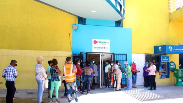 Reactivan servicios de dos Farmacias del Pueblo en Santo Domingo Este