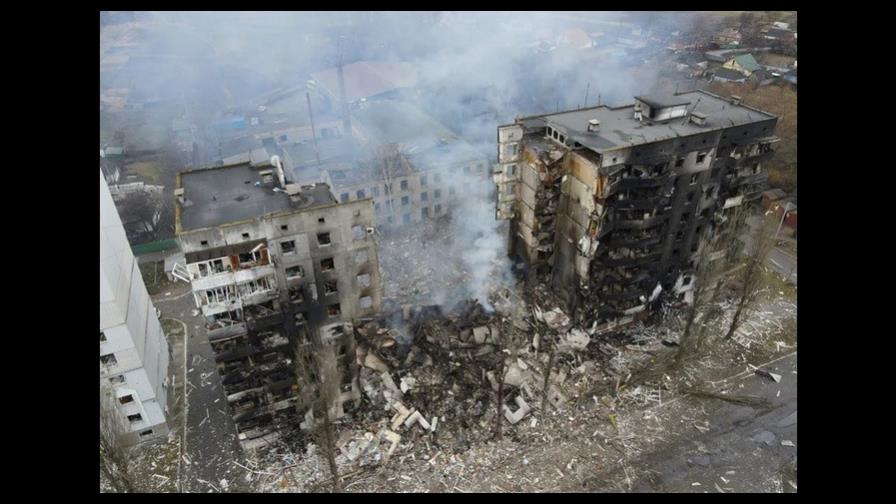 Nuevos ataques sobre Kiev causan un muerto y dañan escuelas, según alcalde