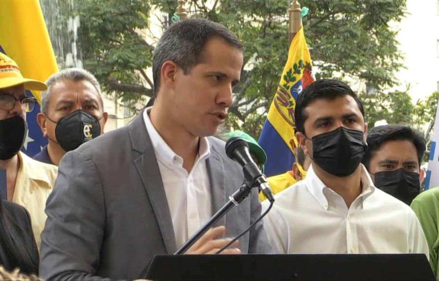 Guaidó, vencido, llama a preservar el Gobierno interino en Venezuela