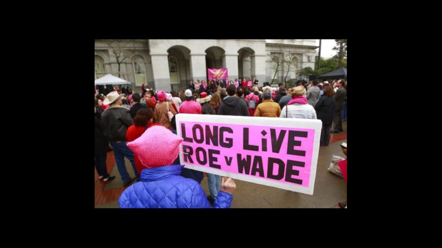 Legisladores de California votan para que abortos sean más baratos