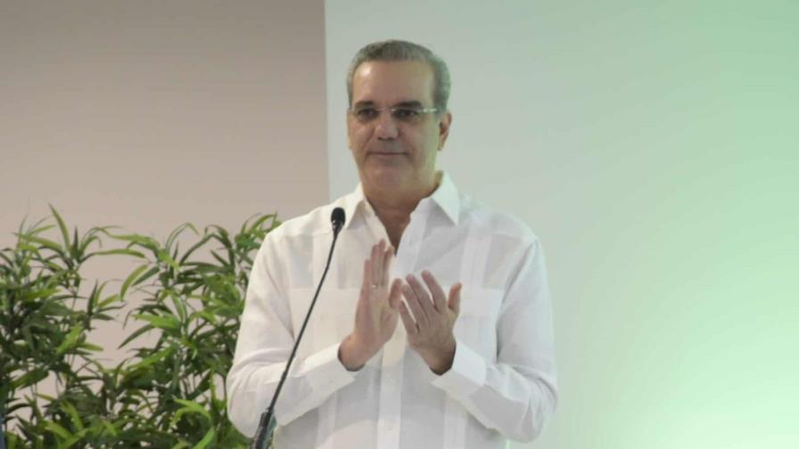 Abinader se arma de optimismo ante las nuevas dificultades de la guerra