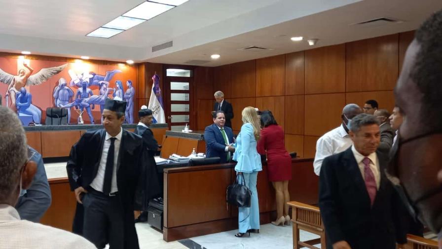 Diputado presenta pruebas y dice ser dueño de terrenos en Punta Rucia Diputado presenta pruebas y dice ser dueño de terrenos en Punta Rucia