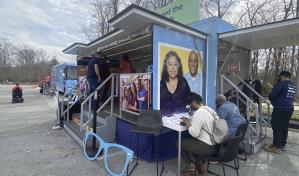 Base gen&oacute;mica tiene voluntarios de todas las esferas