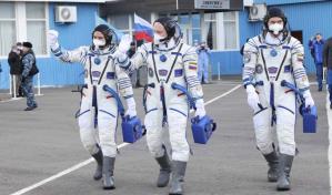 Una tripulación rusa despega hacia la ISS con la guerra en Ucrania como telón de fondo