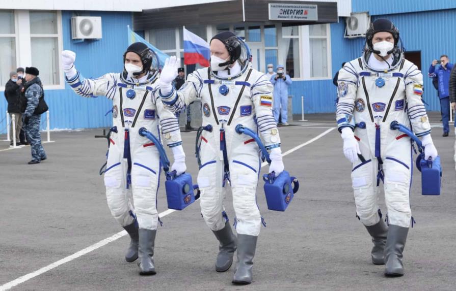 Una tripulación rusa despega hacia la ISS con la guerra en Ucrania como telón de fondo