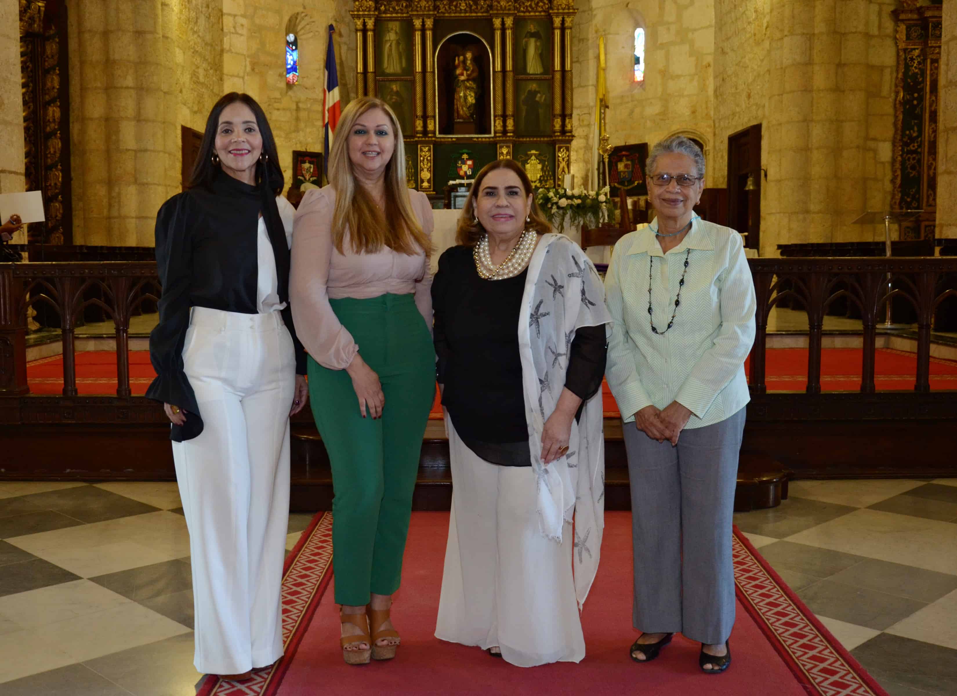 Claudine Nova, Yindra Alvarado, Mirna Pimentel y Rosa Francia Esquea.