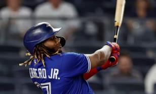 Dominicano Vladimir Jr. debutó con un jonrón descomunal 