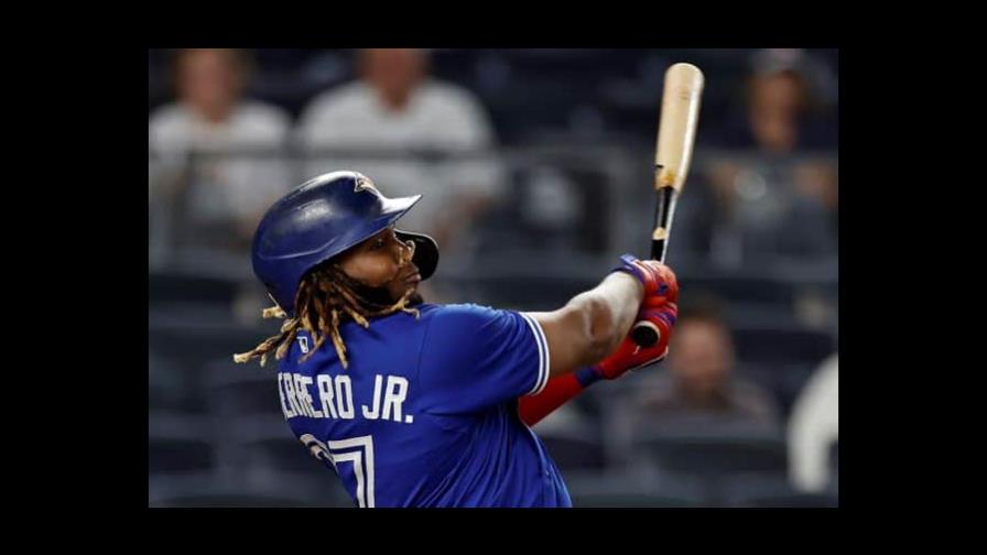 Dominicano Vladimir Jr. debutó con un jonrón descomunal 