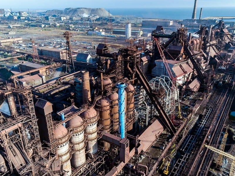 Los rusos destruyen casi por completo planta metalúrgica en Mariupol