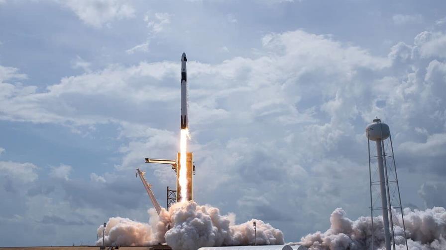 SpaceX sigue agrandando su red de internet en el espacio