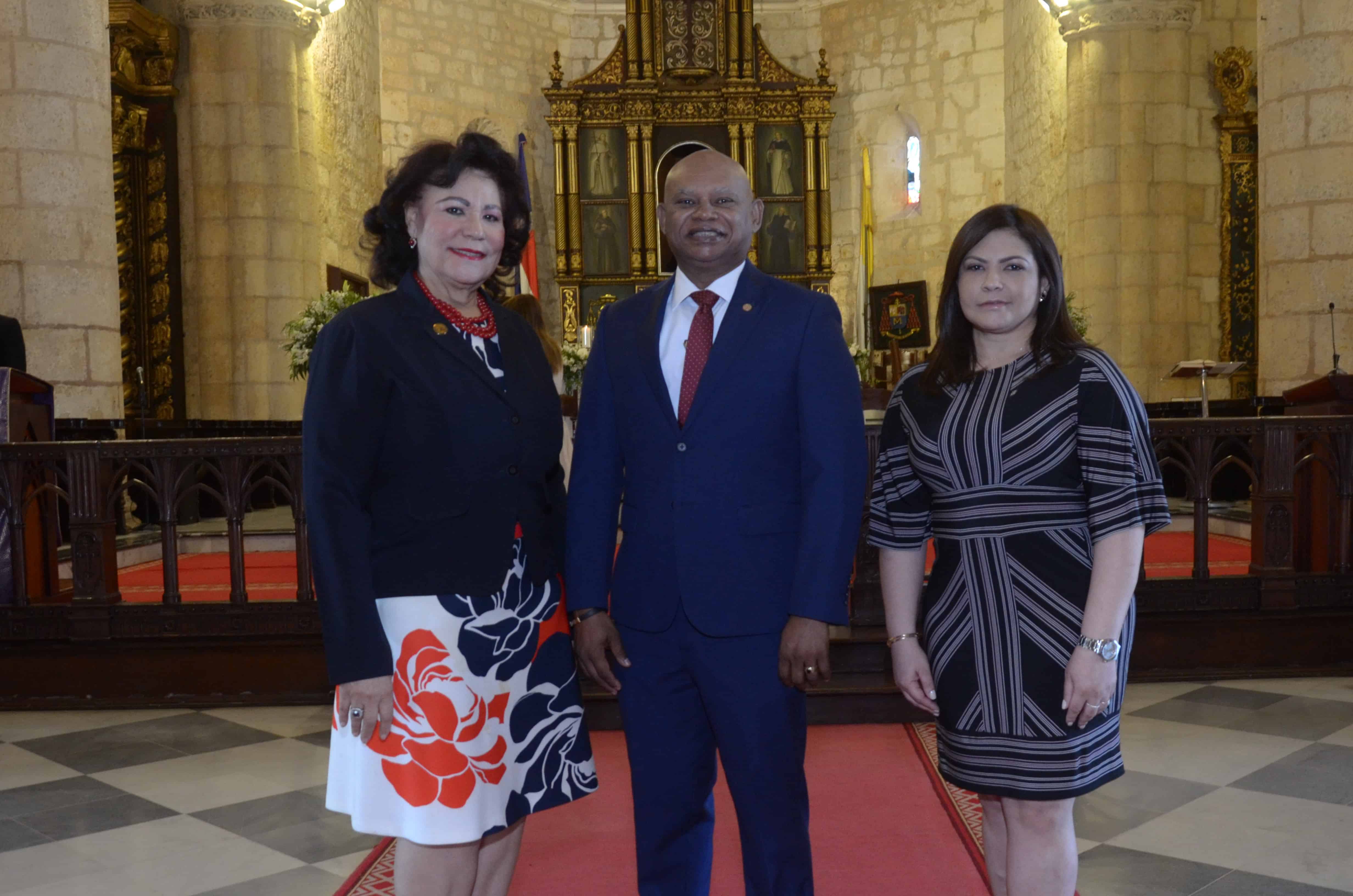 Cándida Ortega, Oscar Peña y Sonia Mordán.