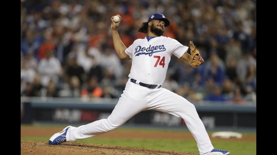 Bravos firman al relevista curazoleño Kenley Jansen
