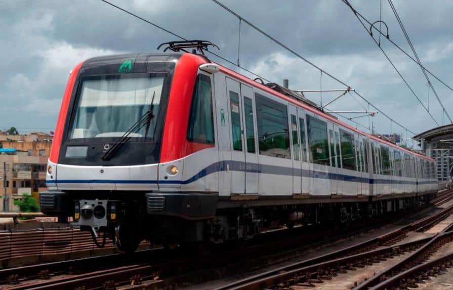 El M4tro de Santo transportta diraimente cerca de 300, 000 pasajeros