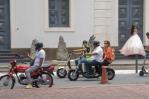 Bicicletas, patinetas y motores eléctricos, un problema en Ciudad Colonial