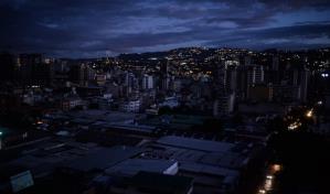 Ciudadanos denuncian apagones prolongados en estados en el oeste de Venezuela