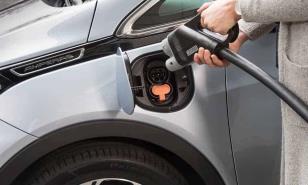 Cargar su auto eléctrico le cuesta menos de RD$700