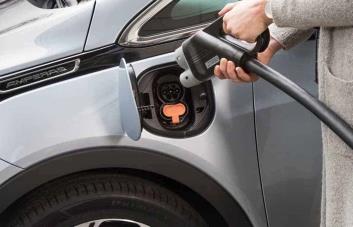 Cargar su auto eléctrico le cuesta menos de RD$700