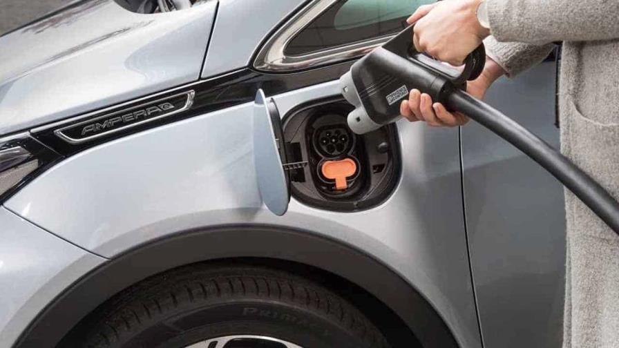 Cargar su auto eléctrico le cuesta menos de RD$700