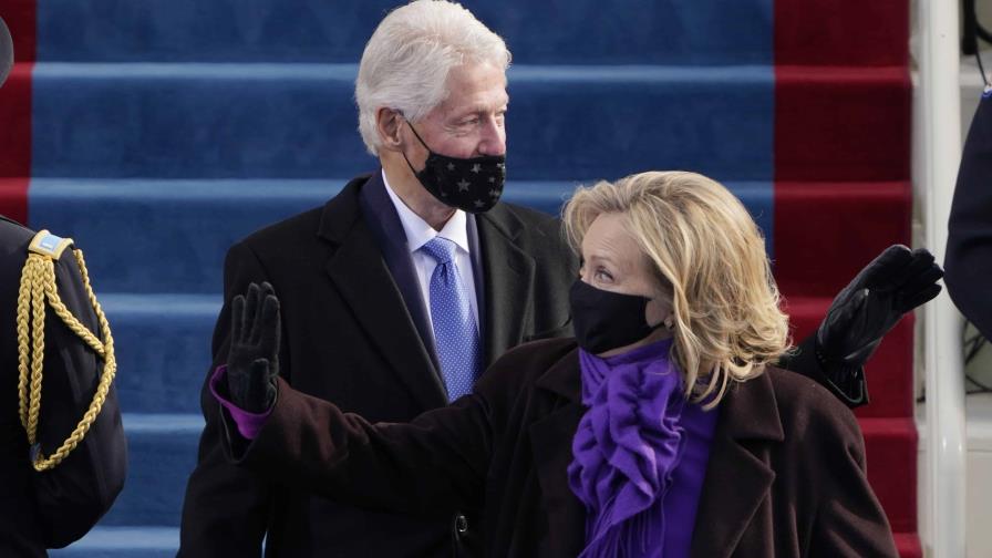 Hillary Clinton anuncia que tiene COVID-19