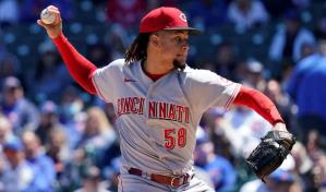 Luis Castillo con problemas en el hombro derecho