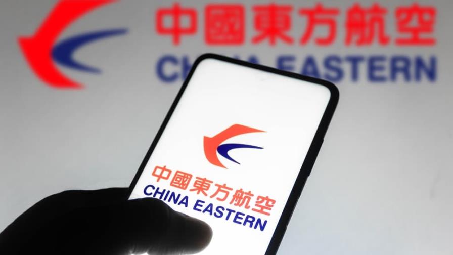 Tras 11 años sin accidentes aéreos, aerolínea china ordenó dejar en tierra los Boeing 737-800