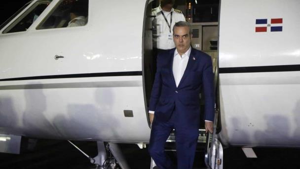 Abinader regresa al país de Costa Rica y acude a casa de Hipólito Mejía