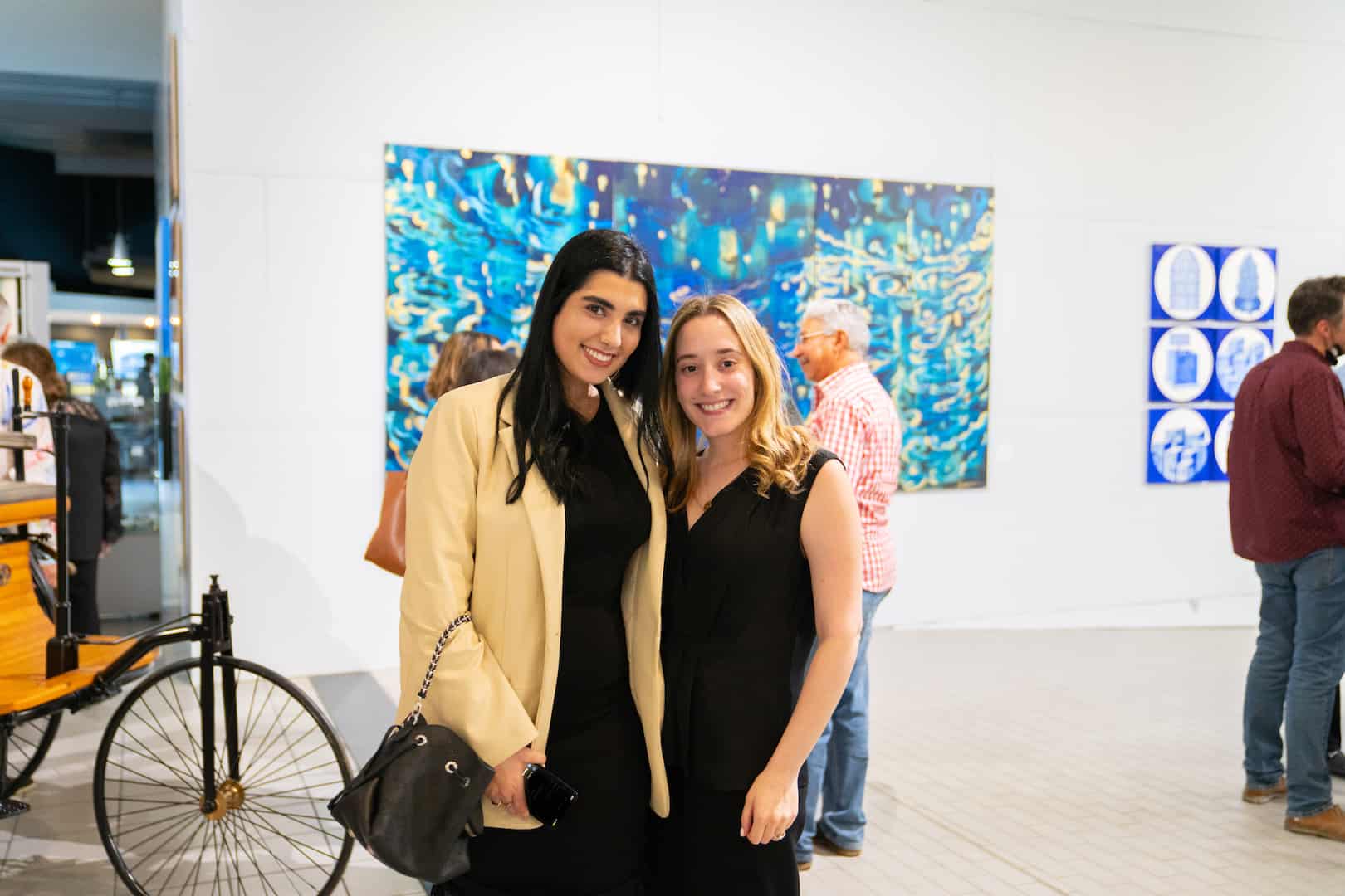 Esther Abinader y Daniela Bonetti.