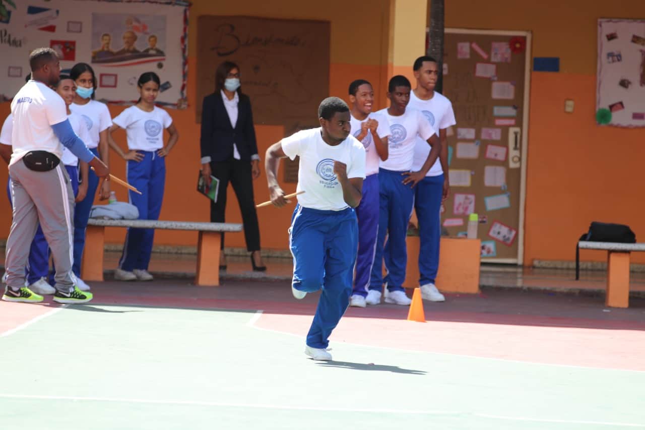 El Instituto Nacional de Educación Física (INEFI) trabaja en los juegos Intramuros en diferentes distritos educativos.