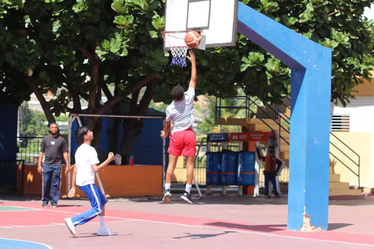 El Instituto Nacional de Educación Física (INEFI) trabaja en los juegos Intramuros en diferentes distritos educativos.