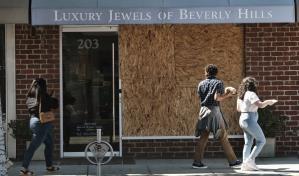 Recomiendan no llevar joyas caras en Los Ángeles por robos