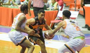 Gelvis Solano debuta con la primera victoria del GUG en el superior de Santiago