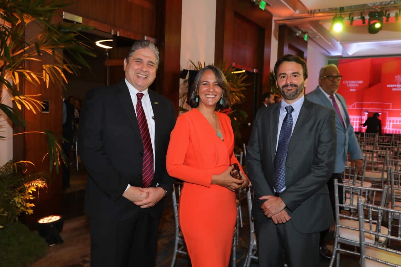 Carlos Nieto, Yesenia Vásquez y Ricardo Luis Álvarez.