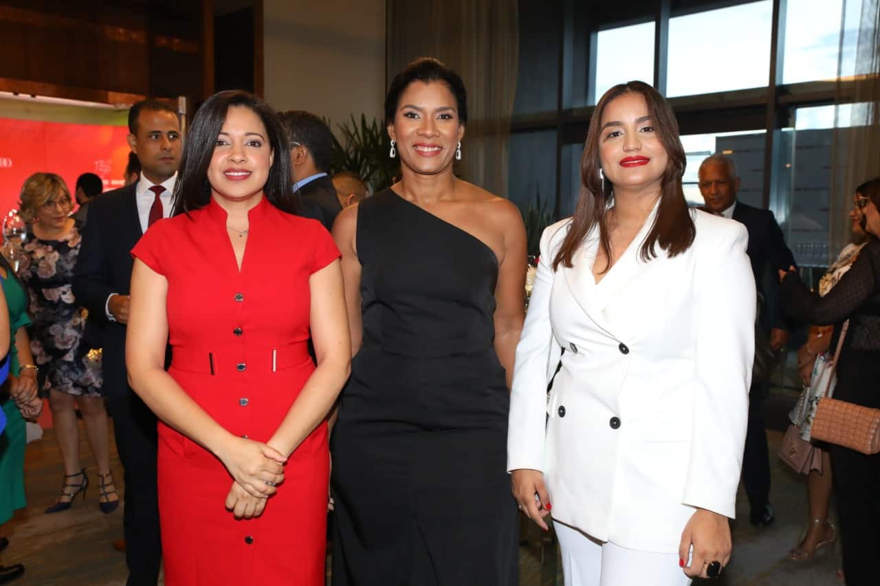 Semiramis Linddsy, Miguelina Méndez y Rumairy Uceta.