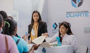 Más de ocho empresas realizan feria de empleos