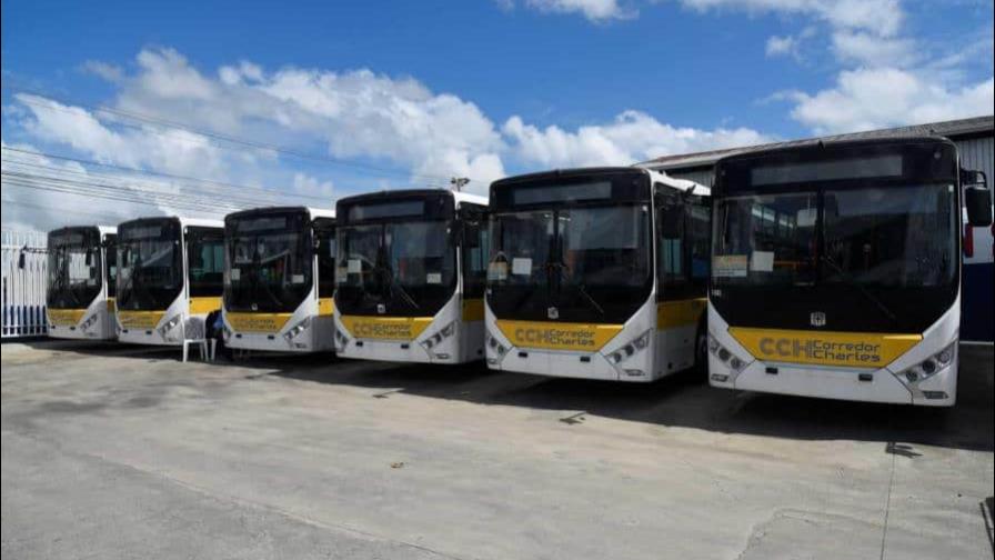 Rompen cristal de autobús del recién inaugurado Corredor Charles de Gaulle