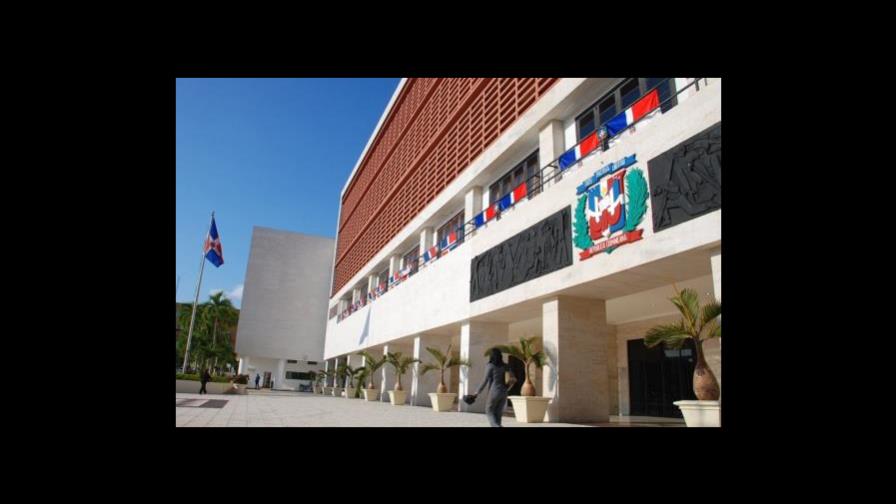 Congresistas admiten falta de comunicación y burocracia afecta aprobación de leyes Congresistas admiten falta de comunicación y burocracia afecta aprobación de leyes