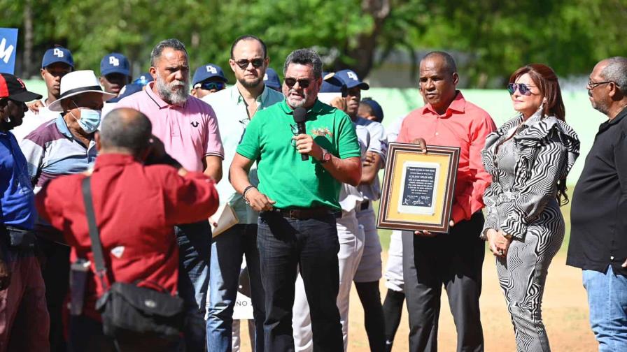 Inauguran Torneo de Béisbol AA del Distrito Nacional