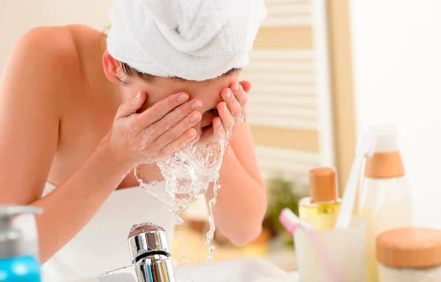 Lavarse el rostro: agua fría, tibia o caliente