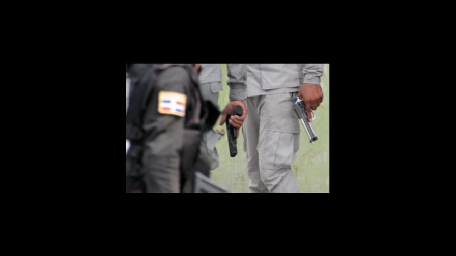 Unidades policiales de acción rápida y topos apresan presunto microtraficante en Los Alcarrizos Unidades policiales de acción rápida y topos apresan presunto microtraficante en Los Alcarrizos