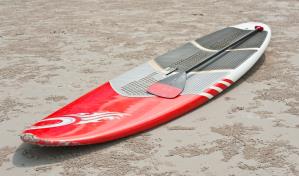 Rescatan en aguas de Florida a un inmigrante cubano en una tabla de windsurf Rescatan en aguas de Florida a un inmigrante cubano en una tabla de windsurf