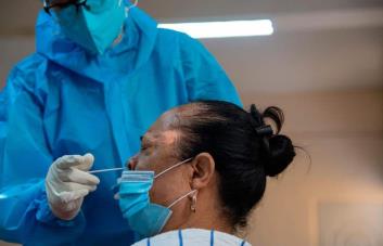 De 3,230 muestras procesadas ayer, solo 100 casos COVID-19 fueron registrados