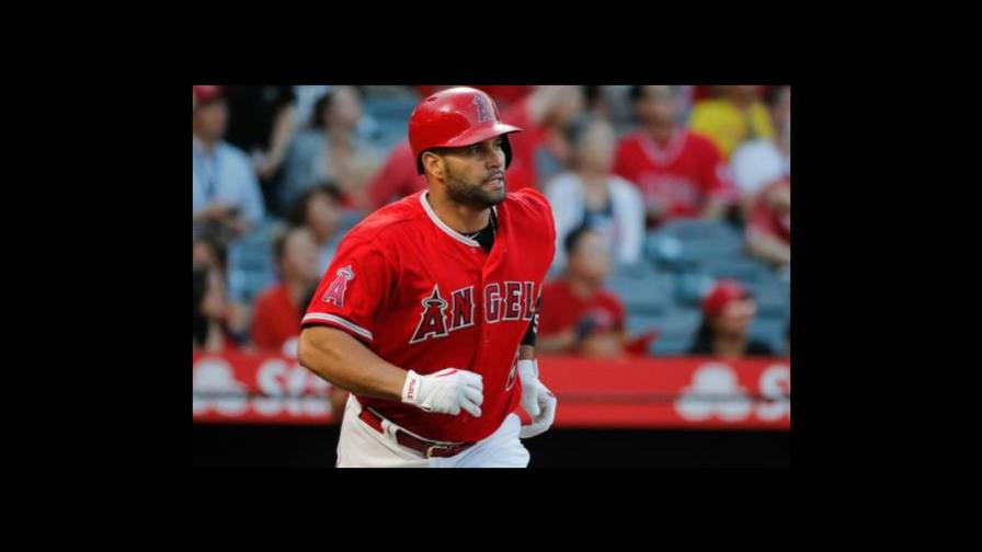 Albert Pujols y Johnny Cueto se mantienen a la espera de un nuevo contrato