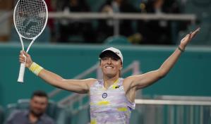 Iga Swiatek celebra el número uno en Miami al vencer a  Viktorija Golubic