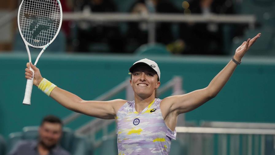 Iga Swiatek celebra el número uno en Miami al vencer a  Viktorija Golubic